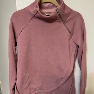 Athleta Women’s Sweatshirt in great condition